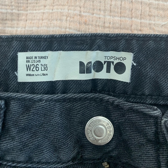 Topshop Moto Cropped Distressed Jeans - Picture 2 of 2